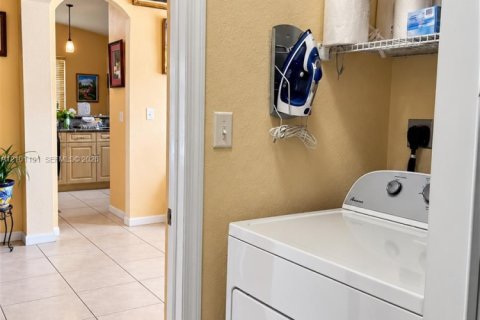 Casa en venta en Miami, Florida, 3 dormitorios, 189.24 m2 № 2401349 - foto 10