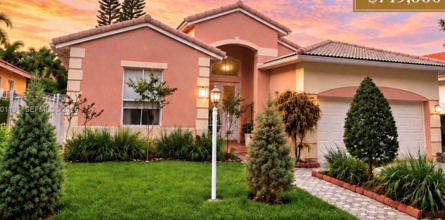 House in Miami, Florida 3 bedrooms, 189.24 sq.m. № 2401349