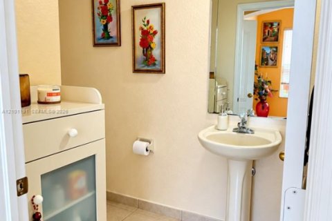 Casa en venta en Miami, Florida, 3 dormitorios, 189.24 m2 № 2401349 - foto 11