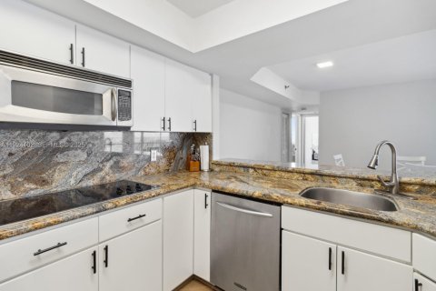 Снять в аренду кондоминиум в Майами-Бич, Флорида 2 спальни, 109.62м2, № 1989344 - фото 8