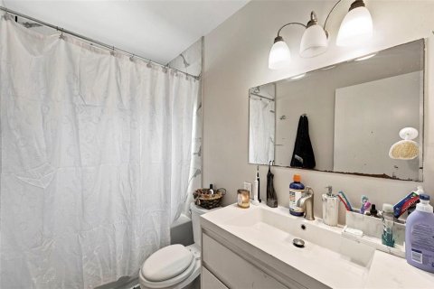 Commercial property in Dunedin, Florida 4 bedrooms, 169.08 sq.m. № 2376609 - photo 8