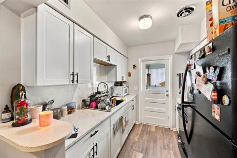 Commercial property in Dunedin, Florida 4 bedrooms, 169.08 sq.m. № 2376609 - photo 4