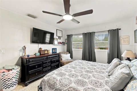 Commercial property in Dunedin, Florida 4 bedrooms, 169.08 sq.m. № 2376609 - photo 24