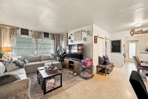 Commercial property in Dunedin, Florida 4 bedrooms, 169.08 sq.m. № 2376609 - photo 10