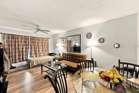 Commercial property in Dunedin, Florida 4 bedrooms, 169.08 sq.m. № 2376609 - photo 28
