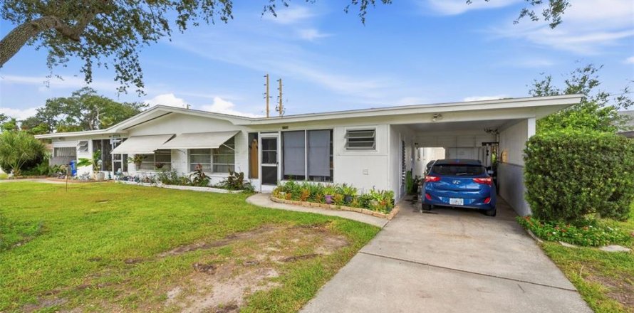 Commercial property in Dunedin, Florida 4 bedrooms, 169.08 sq.m. № 2376609