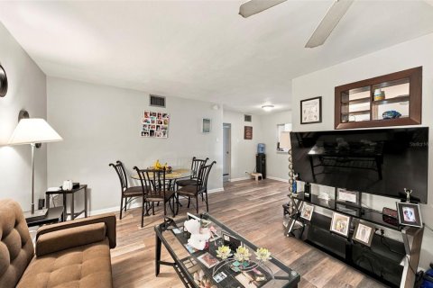 Commercial property in Dunedin, Florida 4 bedrooms, 169.08 sq.m. № 2376609 - photo 27