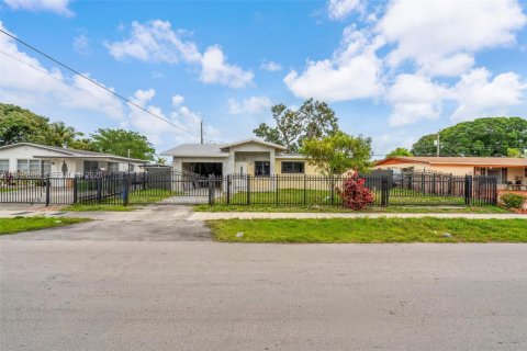 Купить виллу или дом в Форт-Лодердейл, Флорида 5 спален, 76.64м2, № 2064157 - фото 4