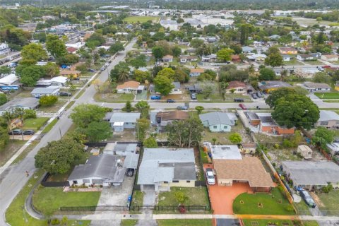 Купить виллу или дом в Форт-Лодердейл, Флорида 5 спален, 76.64м2, № 2064157 - фото 30