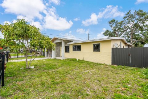 Купить виллу или дом в Форт-Лодердейл, Флорида 5 спален, 76.64м2, № 2064157 - фото 18