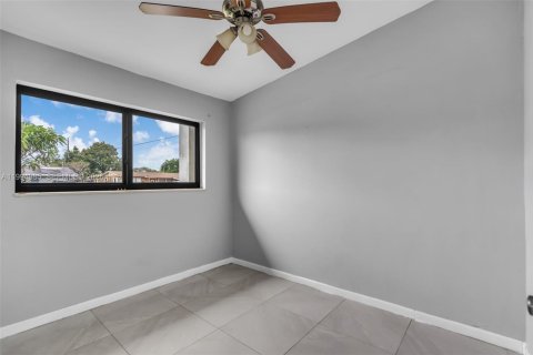 Купить виллу или дом в Форт-Лодердейл, Флорида 5 спален, 76.64м2, № 2064157 - фото 11