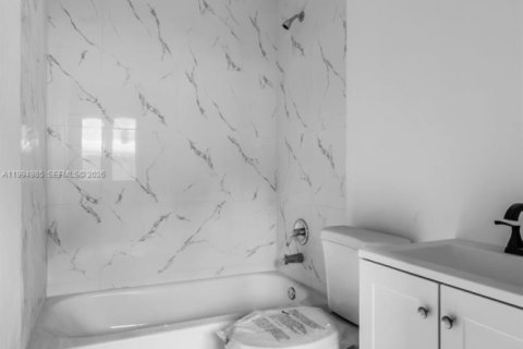 Купить виллу или дом в Форт-Лодердейл, Флорида 5 спален, 76.64м2, № 2064157 - фото 28