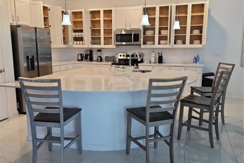 Casa en venta en Kissimmee, Florida, 6 dormitorios № 1937825 - foto 6