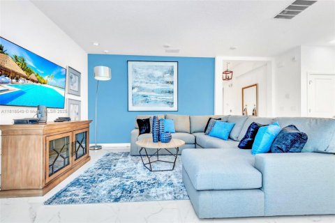 Casa en venta en Kissimmee, Florida, 6 dormitorios № 1937825 - foto 15