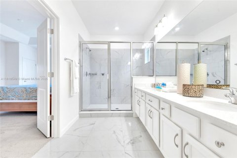 Casa en venta en Kissimmee, Florida, 6 dormitorios № 1937825 - foto 25