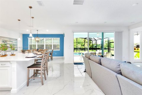 Casa en venta en Kissimmee, Florida, 6 dormitorios № 1937825 - foto 16