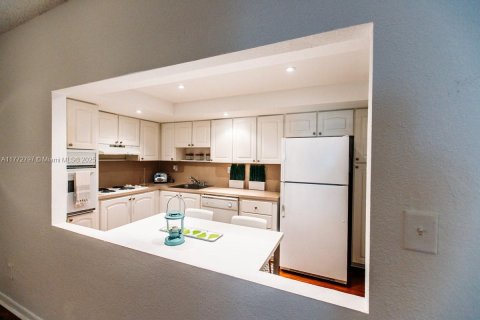 Condo in Sunny Isles Beach, Florida, 2 bedrooms  № 2022618 - photo 8