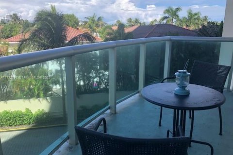 Condo in Sunny Isles Beach, Florida, 2 bedrooms  № 2022618 - photo 22