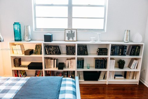 Condo in Sunny Isles Beach, Florida, 2 bedrooms  № 2022618 - photo 13