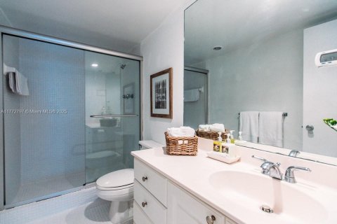 Condo in Sunny Isles Beach, Florida, 2 bedrooms  № 2022618 - photo 17