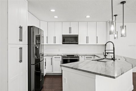 Touwnhouse à vendre à Orlando, Floride: 3 chambres, 223.06 m2 № 2399568 - photo 11