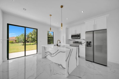 Villa ou maison à vendre à Lehigh Acres, Floride: 3 chambres, 98.2 m2 № 2260525 - photo 5
