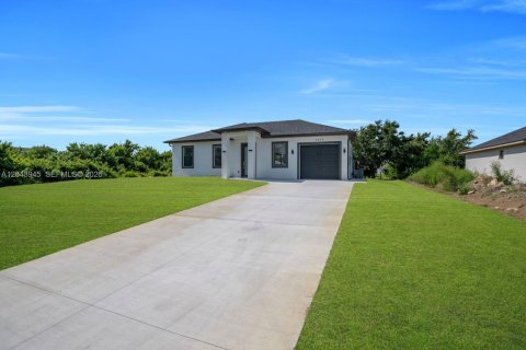 Villa ou maison à vendre à Lehigh Acres, Floride: 3 chambres, 98.2 m2 № 2260525 - photo 2