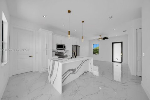 Villa ou maison à vendre à Lehigh Acres, Floride: 3 chambres, 98.2 m2 № 2260525 - photo 7