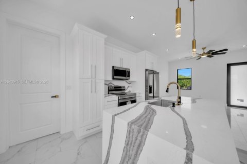 Villa ou maison à vendre à Lehigh Acres, Floride: 3 chambres, 98.2 m2 № 2260525 - photo 8