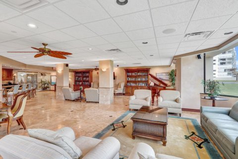 Condo in Jensen Beach, Florida, 2 bedrooms  № 954574 - photo 1