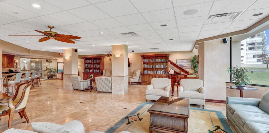 Condo in Jensen Beach, Florida, 2 bedrooms № 954574