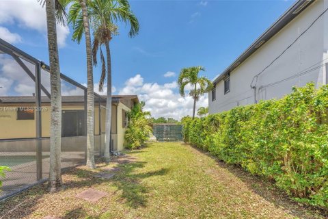 House in Cutler Bay, Florida 3 bedrooms, 101.45 sq.m. № 1660905 - photo 19
