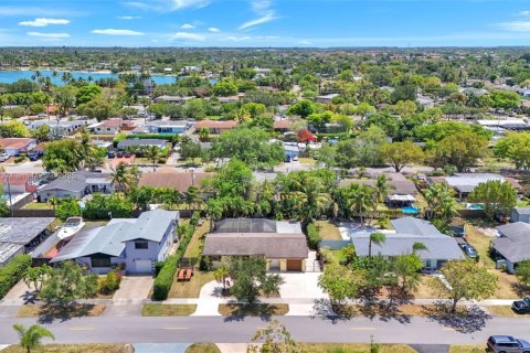 House in Cutler Bay, Florida 3 bedrooms, 101.45 sq.m. № 1660905 - photo 23