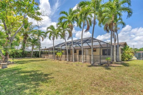 House in Cutler Bay, Florida 3 bedrooms, 101.45 sq.m. № 1660905 - photo 2