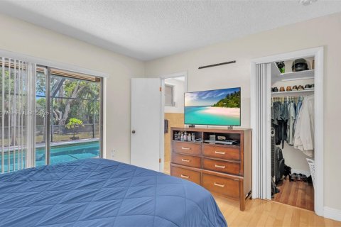 House in Cutler Bay, Florida 3 bedrooms, 101.45 sq.m. № 1660905 - photo 10