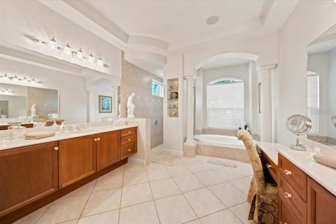 Villa ou maison à vendre à Fish Hawk, Floride: 4 chambres, 454.76 m2 № 2409938 - photo 24