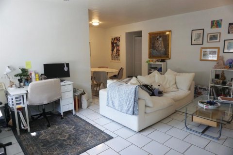 Condo in Coral Gables, Florida, 1 bedroom  № 1695393 - photo 5