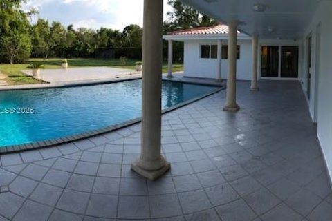 House in Miami, Florida 3 bedrooms, 218.13 sq.m. № 2170817 - photo 15