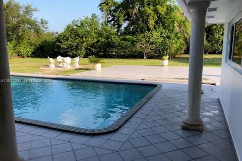 House in Miami, Florida 3 bedrooms, 218.13 sq.m. № 2170817 - photo 16