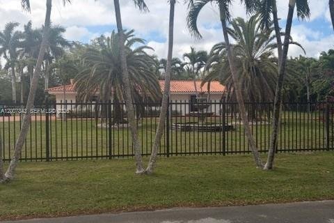 House in Miami, Florida 3 bedrooms, 218.13 sq.m. № 2170817 - photo 4