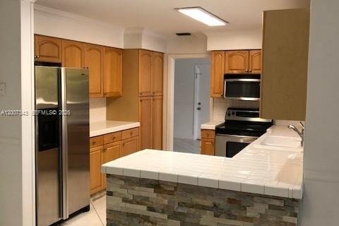 House in Miami, Florida 3 bedrooms, 218.13 sq.m. № 2170817 - photo 8