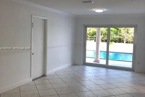House in Miami, Florida 3 bedrooms, 218.13 sq.m. № 2170817 - photo 12