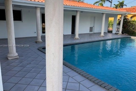 House in Miami, Florida 3 bedrooms, 218.13 sq.m. № 2170817 - photo 21