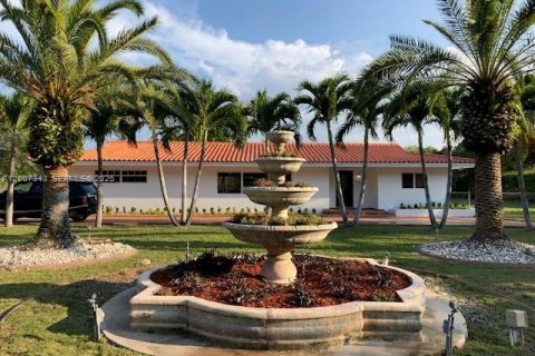 House in Miami, Florida 3 bedrooms, 218.13 sq.m. № 2170817