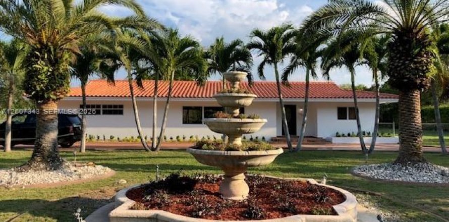 House in Miami, Florida 3 bedrooms, 218.13 sq.m. № 2170817