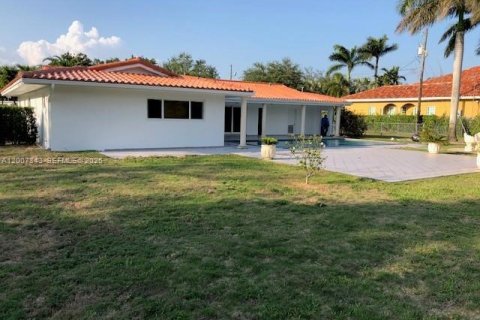 House in Miami, Florida 3 bedrooms, 218.13 sq.m. № 2170817 - photo 22
