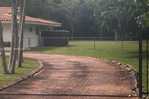 House in Miami, Florida 3 bedrooms, 218.13 sq.m. № 2170817 - photo 5