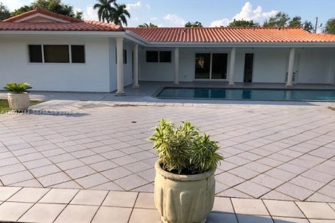House in Miami, Florida 3 bedrooms, 218.13 sq.m. № 2170817 - photo 23