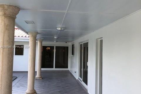 House in Miami, Florida 3 bedrooms, 218.13 sq.m. № 2170817 - photo 14