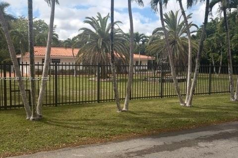 House in Miami, Florida 3 bedrooms, 218.13 sq.m. № 2170817 - photo 3